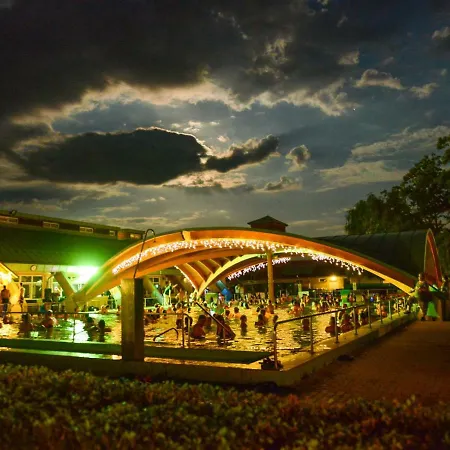 別荘 Marvel-nyaralo *